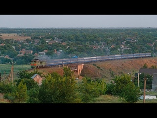 Если поезд подъехал к мосту - начинай лаять! Luganskteplovoz 2TE116-1519 with train to Kyiv