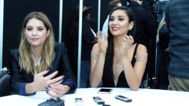 NYCC 2015: Pretty Little Liars Ashley Benson, Shay Mitchell Hanna Emily During Time