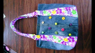 Reciclaje de Jeans: Bolso estampado con argollas de madera