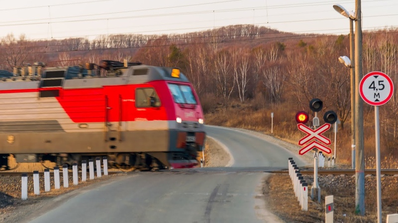 Railway. Railway Crossing. Double Header Pusher, Железнодорожный переезд.