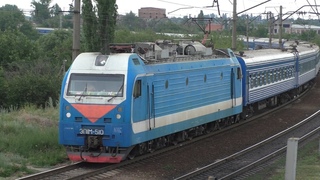 Кировчанин с БЧ ЭП1М-510 с поездом №301С Адлер-Минск отправляется со станции Миллерово