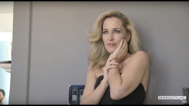 Gillian Anderson Gets Candid About Aging, Beauty and the Pressure On