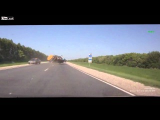 ДТП, молоковоз перевернулся и загорелся
