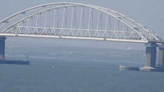 11июня 2019. Ещё разок два путеукладчика на ж-д арке.Золотое звено !