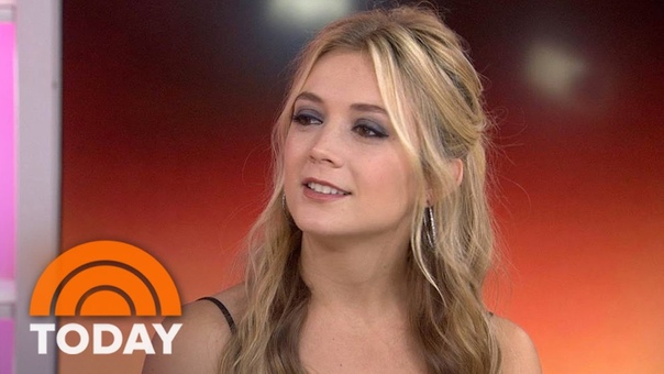 Billie Lourd On How She Got A Star Wars Role Without Help From Mom Carrie Fisher,