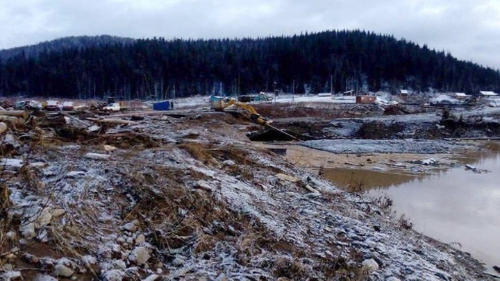 В Красноярском крае при разрушении дамбы погибли по меньшей мере 15 человек