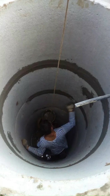 Колодец из бетонных колец фото Колодец из бетонных колец фото