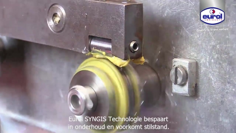 Наглядное сравнение традиционной смазки EUROL и новой смазки,