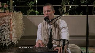 November 4, 2023 - Mayapur - Evening Kirtan, Sri Damodarastakam with Harinarayana dasa.